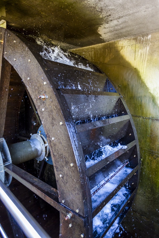 Roue à eau du moulin de Hollange